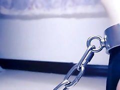 Asian Chained Treadmill sekretaris seksi in Heels