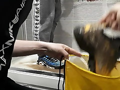 hyper blue nike tn in mud part 5 cleaning in shower