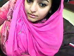 Desi lady soniya Girl Show boobs on webcam