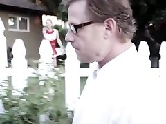 mała fanką teen fucked w a następny drzwi pervert
