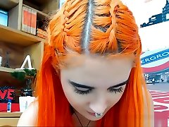 Hottie Teen Plays With Her Juicy Vagina