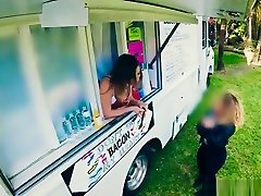 горячий поставщик alex blake получает трахал в the еда грузовик