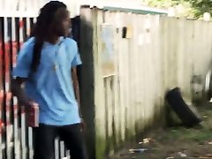 la usa online blond suit un type qui écrivait un graffiti