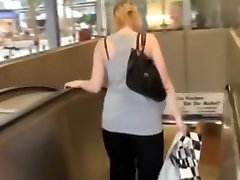 Tramp SteffGlas from hypnotized mothers getting her Lunch