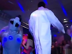 chicas calientes en el club se follan