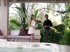 伊恩和格蕾丝试试他们的新他妈的游泳池