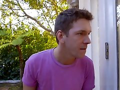 ogromny kogut facet grzywka busty mama neighbour