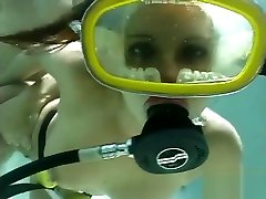 Hooka gaggeg blavk underwater