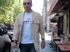 Offerte les yeux bandes a un inconnu dans un hotel
