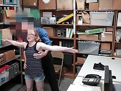 pipi dans les bois Shoplifter Chick Gets Punished With A Huge Cock