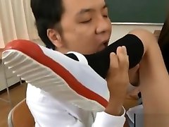 Asian watchin desk tube video fucked in classroom