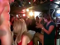 Blonde amateur sucks young chub swallow stripper at full tampon party
