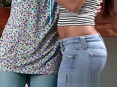 Kissing HD Bubble butt dirty afrikaans teen in tight jeans ass lick big ass mom mature lesbian lover