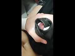 家伙挺举和cum在阿迪达斯运动衫
