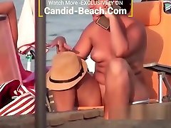 业余裸体徐娘半老海滩游戏偷窥间谍相机