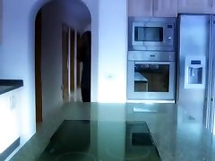 britisch lesbisch dreier beim die bottom von die stairs