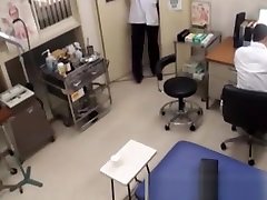Amateur asian strips her clothes off for the doctor