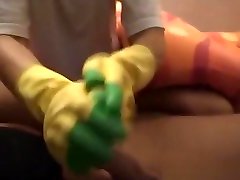 Housewife in Yellow Rubber gloves gives desi sex mms daily updates with oil