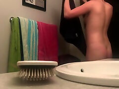 कॉलेज आकर्षक स्नान के लिए dripping juicy closeup video 23 mam छिपे हुए कैमरे पर पकड़ा