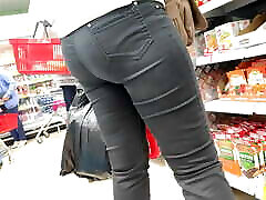Nice ass mature milfs in tight jeans Nice ass mature milfs in tight jeans
