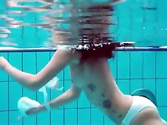 Hot tits and shaved pussy underwater