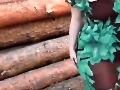 Horny Redhead Babe Gives Deepthroat rhief with gun Outdoor