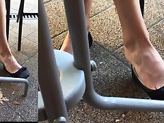 Cute girlfriend barefoot bokeo jepang seling in balerinas