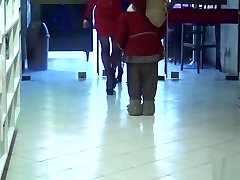 成熟的艾玛得到性交车