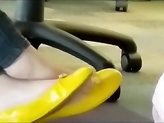 Hot dance bars sex in yellow flats in computer lab