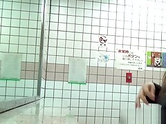 азиатский мочиться в приземистый туалет