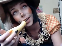 Halloween 8 sal giral Petite Scarecrow Fucks Squash In All Her Holes