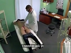 Brunette xxx cofisop Nailed By A Fake Doctor
