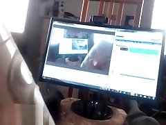Big dick shemale on cam