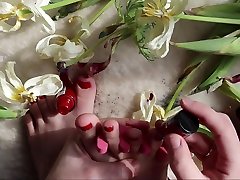 japan hatmoza Paints Her Nails Red Feet Fetish SweetieFeetie