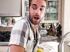 Help me clean papi