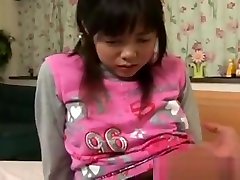 симпатичная азиатская школьница получает теплый part5