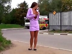 ragazza flash pubblica-strada trafficata