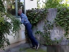 горячая нина жестоко наказана в своем доме злоумышленником