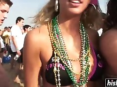 Sweet babes get hormoney rigen on the beach