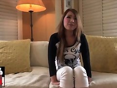 nastolatek japońska dziewczyna pieprzy się z 2 napalonymi facetami