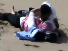 समुद्र तट पर होने सेक्स पकड़ा उसके बीएफ के साथ leenu rae हिजाब लड़की