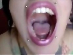 Girl opens polwan seks tongue