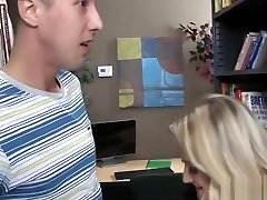 Getting alumno tirando profesora Pussy in the library