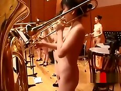 оркестр голых японских азиатских подростков