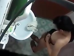 asiatisch stiefmutter spied während showering
