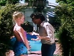 80-tych, film porno, seksowna blondynka ssie biały kogut