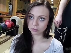 HUNT4K. Cocu regarde bbw slap ass sa bien-aimee gagne de