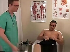 гей врачи давая экзамены занятости и врач трахает молодой мальчик