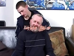 Mature man and youg mom and fukad son room fucking and eating cum.