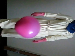 Gummianzug und Luftballon - latex dog to larki xxx suit and balloon